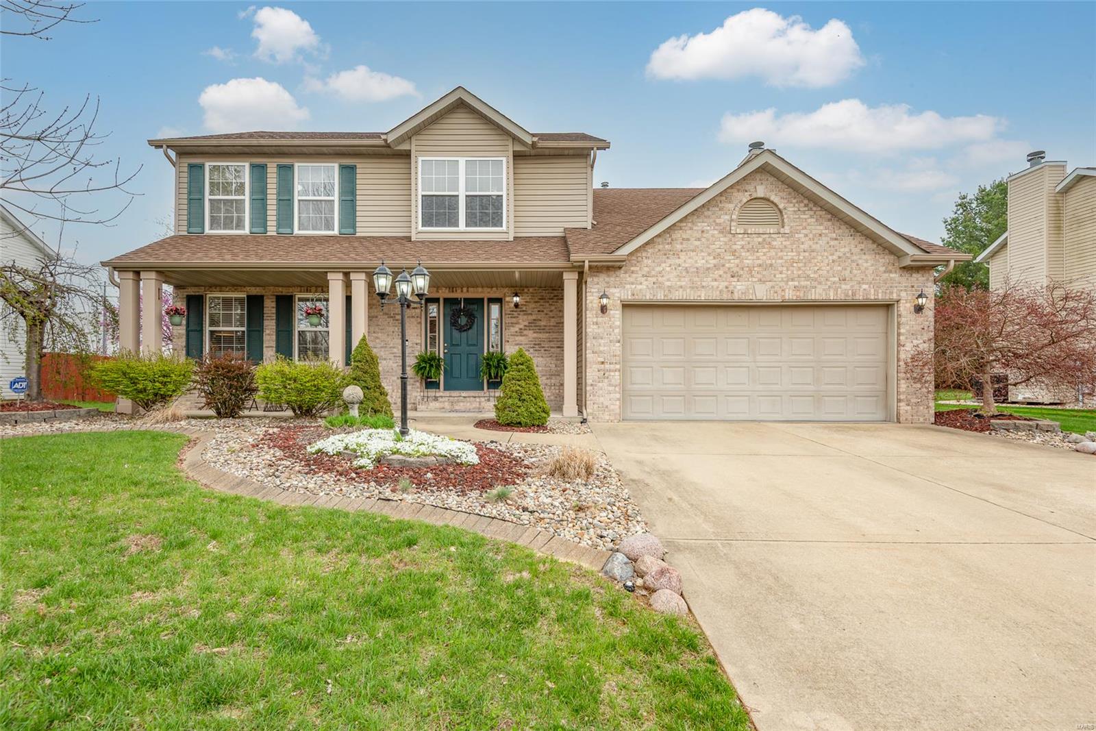4 Bedroom, 2,739 sq. feet 3510 Vicksburg Drive Edwardsville, IL