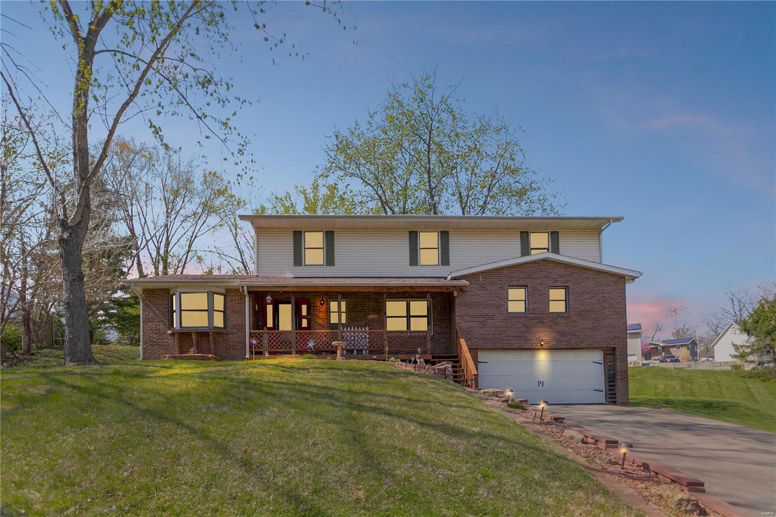 4 Bedroom, 2,578 sq. feet 5 Tealbrook Court Glen Carbon, IL