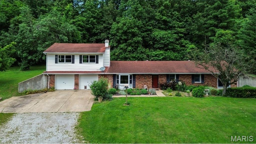 3 Bedroom, 2,300 sq. feet 26152 Beltrees Road  Dow, IL