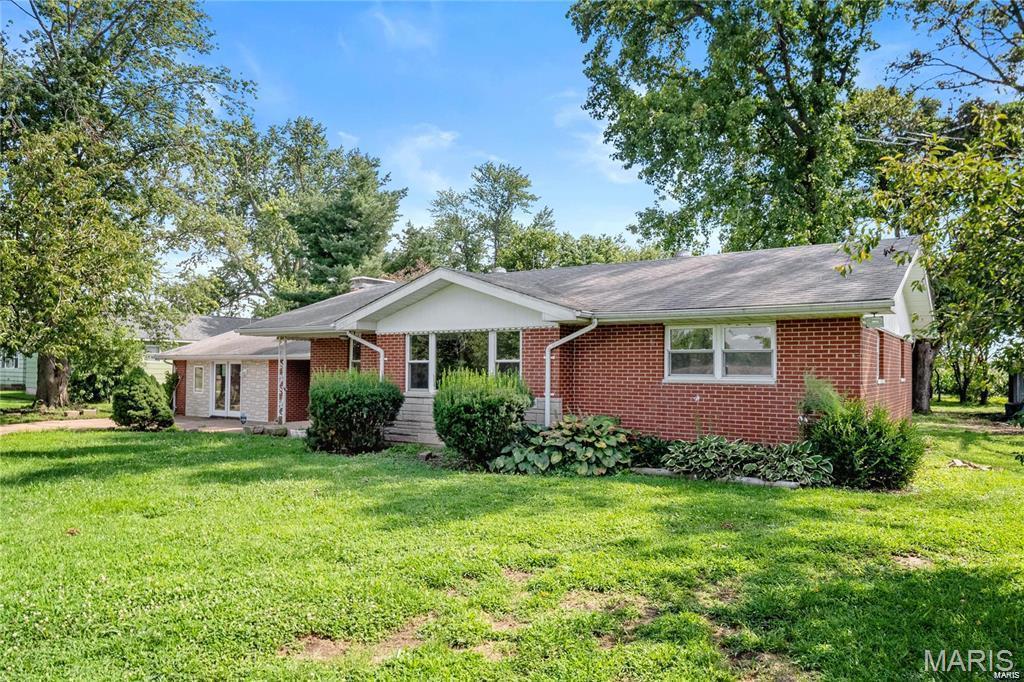 3 Bedroom, 1,630 sq. feet 9506 B Road Valmeyer, IL