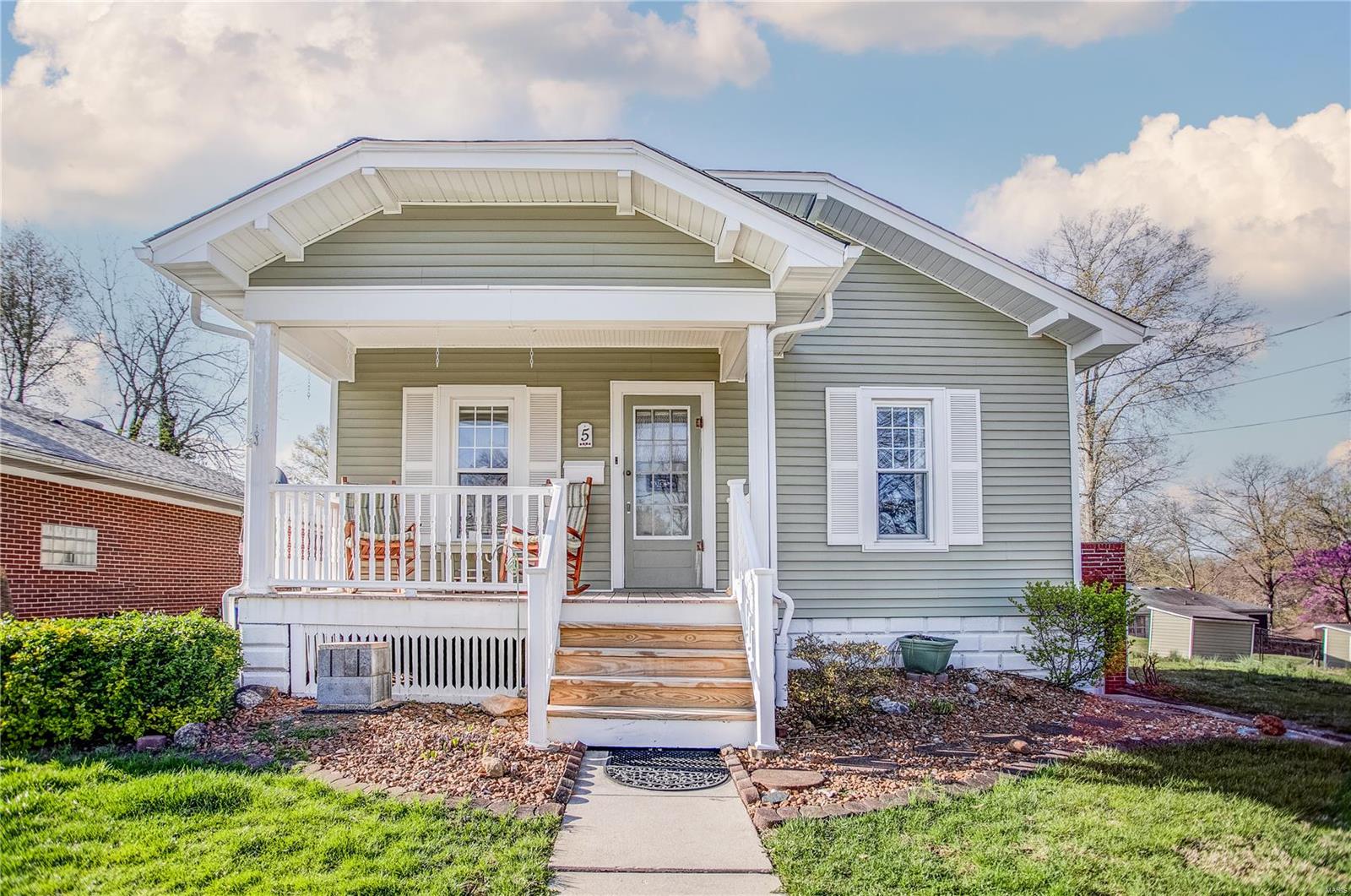 2 Bedroom, 1,621 sq. feet 5 Maurice Street Alton, IL