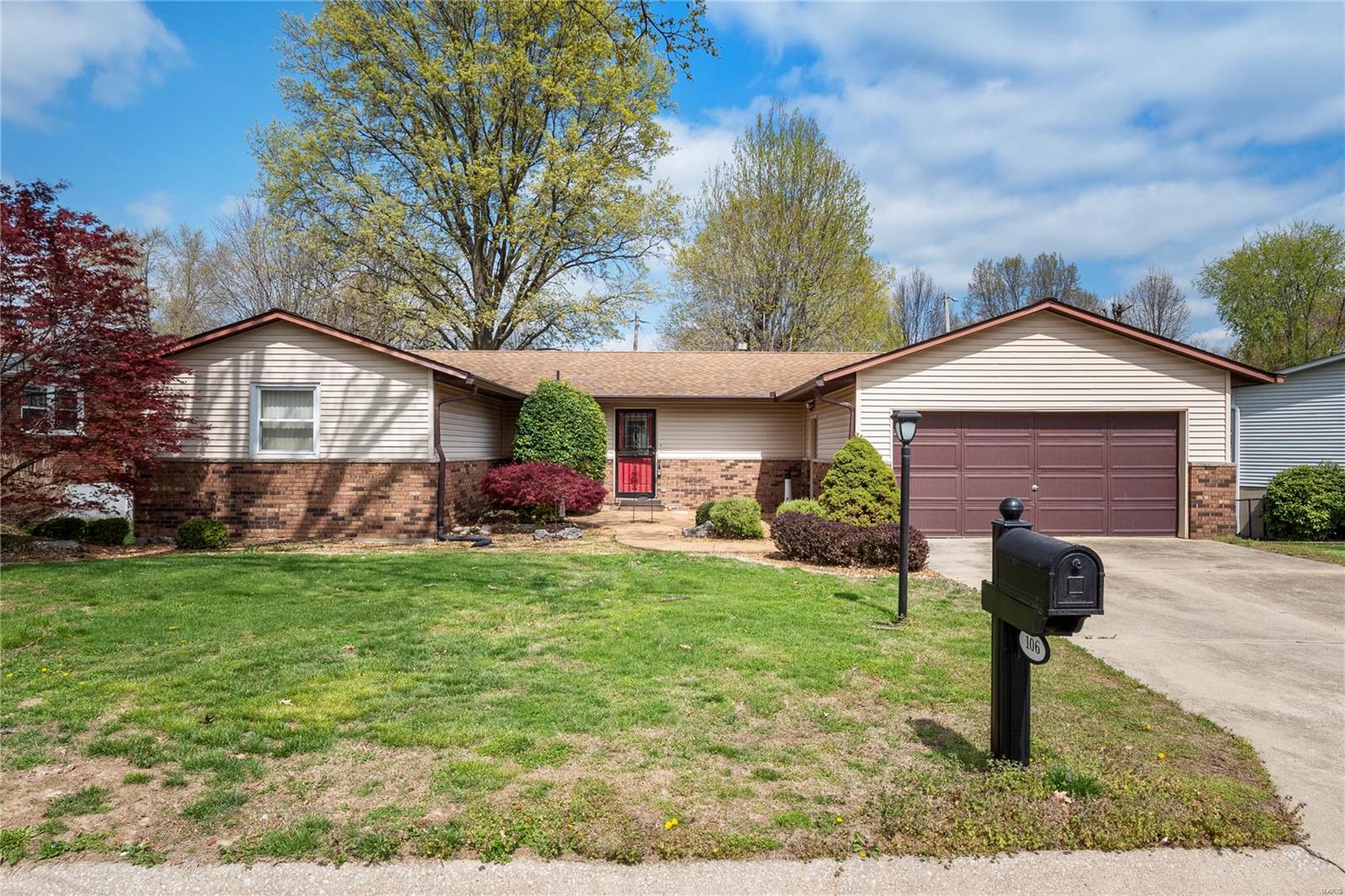3 Bedroom, 2,372 sq. feet 106 Kutter Drive East Alton, IL