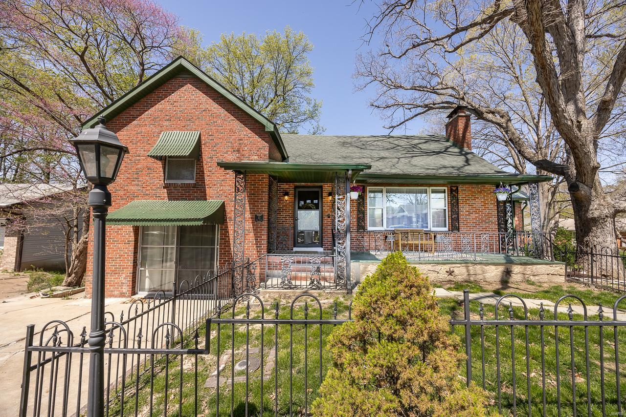 3 Bedroom, 3,400 sq. feet 10 Hill Drive Fairview Heights, IL