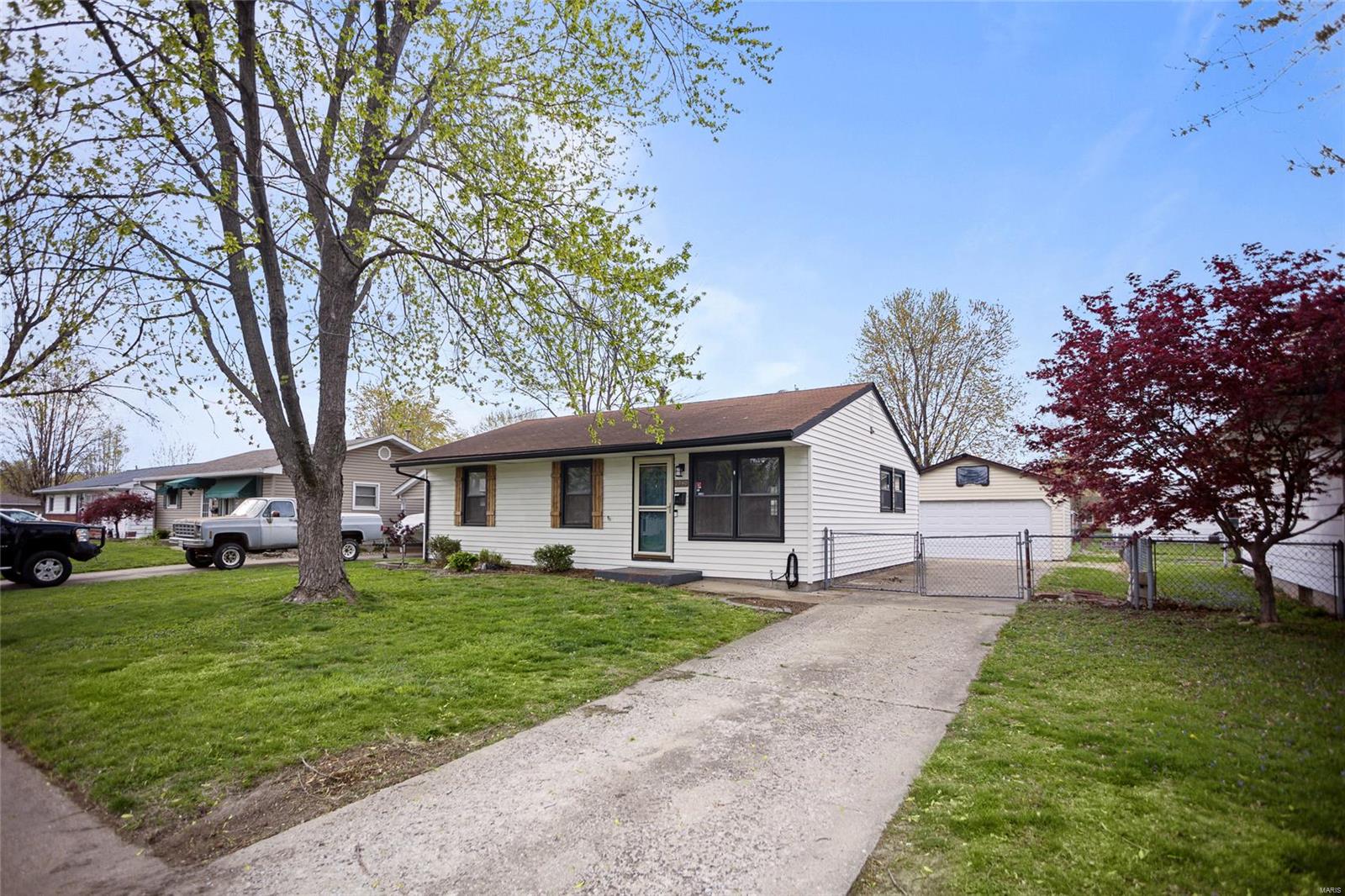 3 Bedroom, 1,355 sq. feet 2740 Sunset Drive Granite City, IL