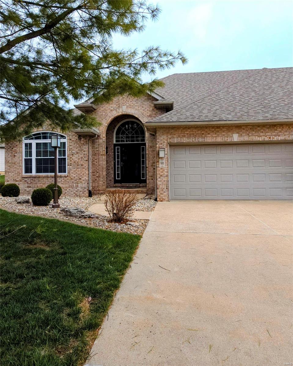 4 Bedroom, 2,656 sq. feet 68 Ginger Creek Parkway Glen Carbon, IL
