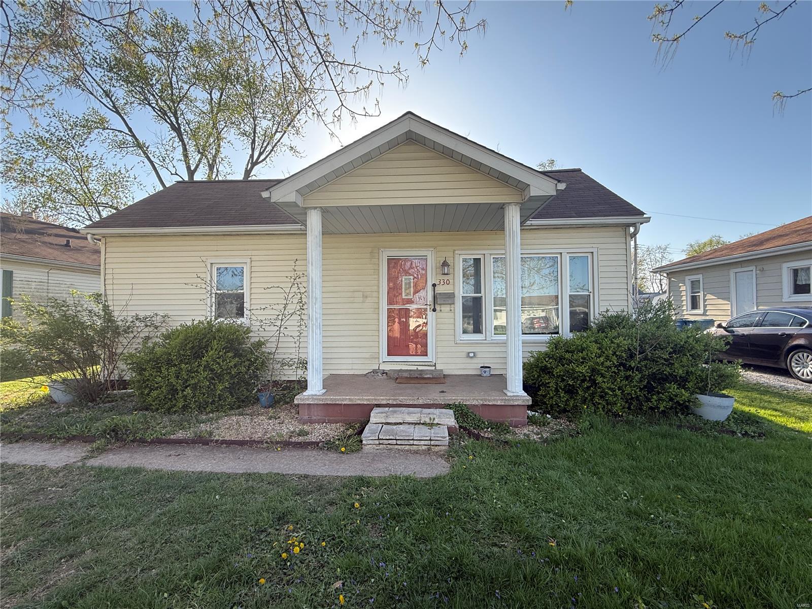 2 Bedroom, 1,025 sq. feet 330 Lee Street Bethalto, IL