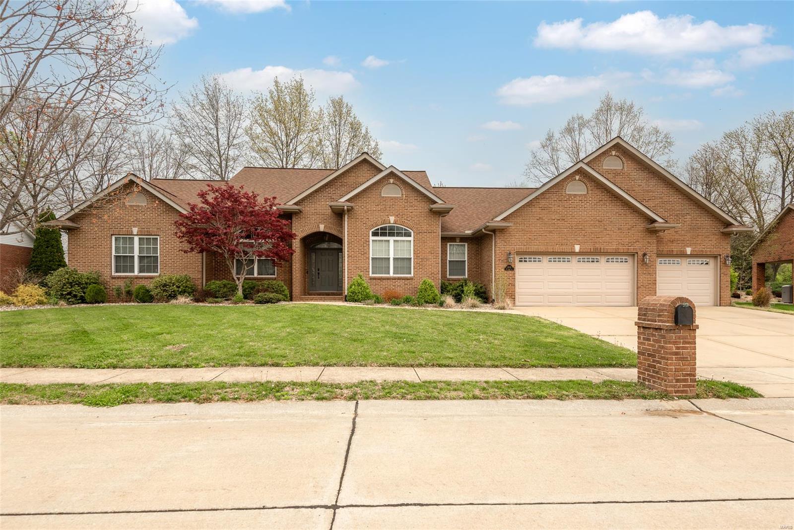 5 Bedroom, 4,051 sq. feet 1830 Riviera Lane O'Fallon, IL