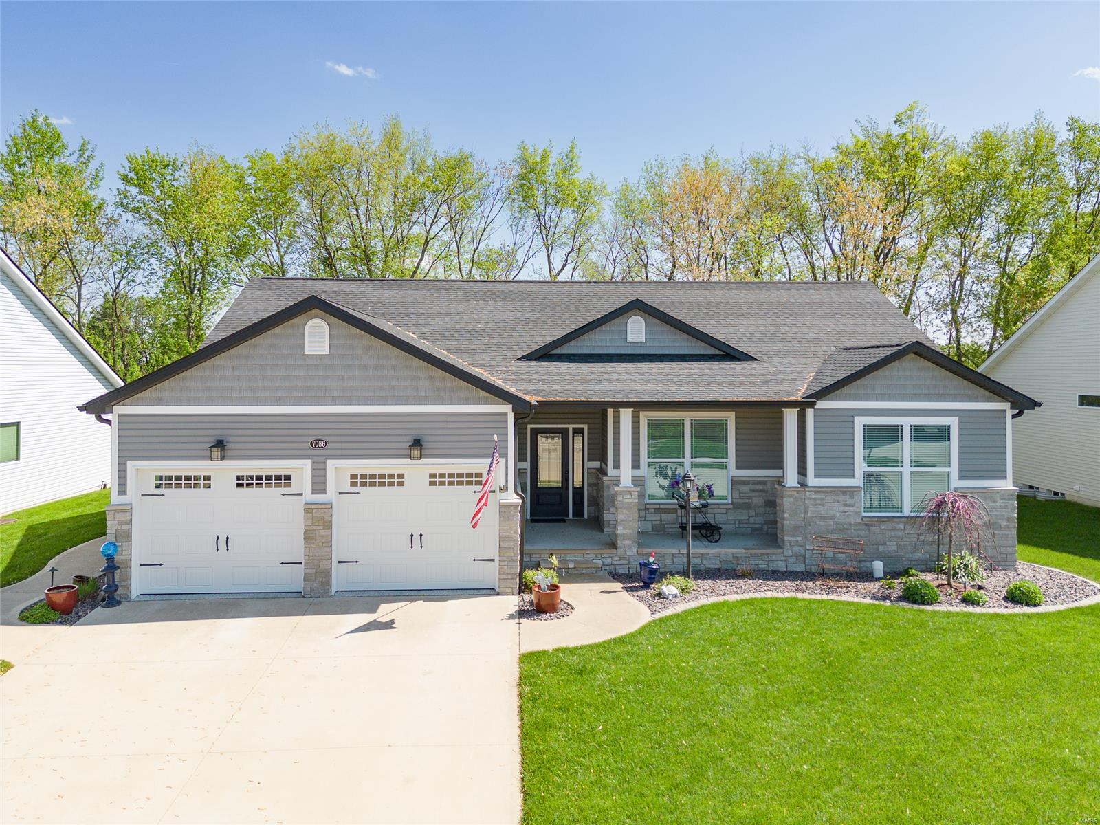 4 Bedroom, 2,939 sq. feet 7086 Augusta Drive Glen Carbon, IL