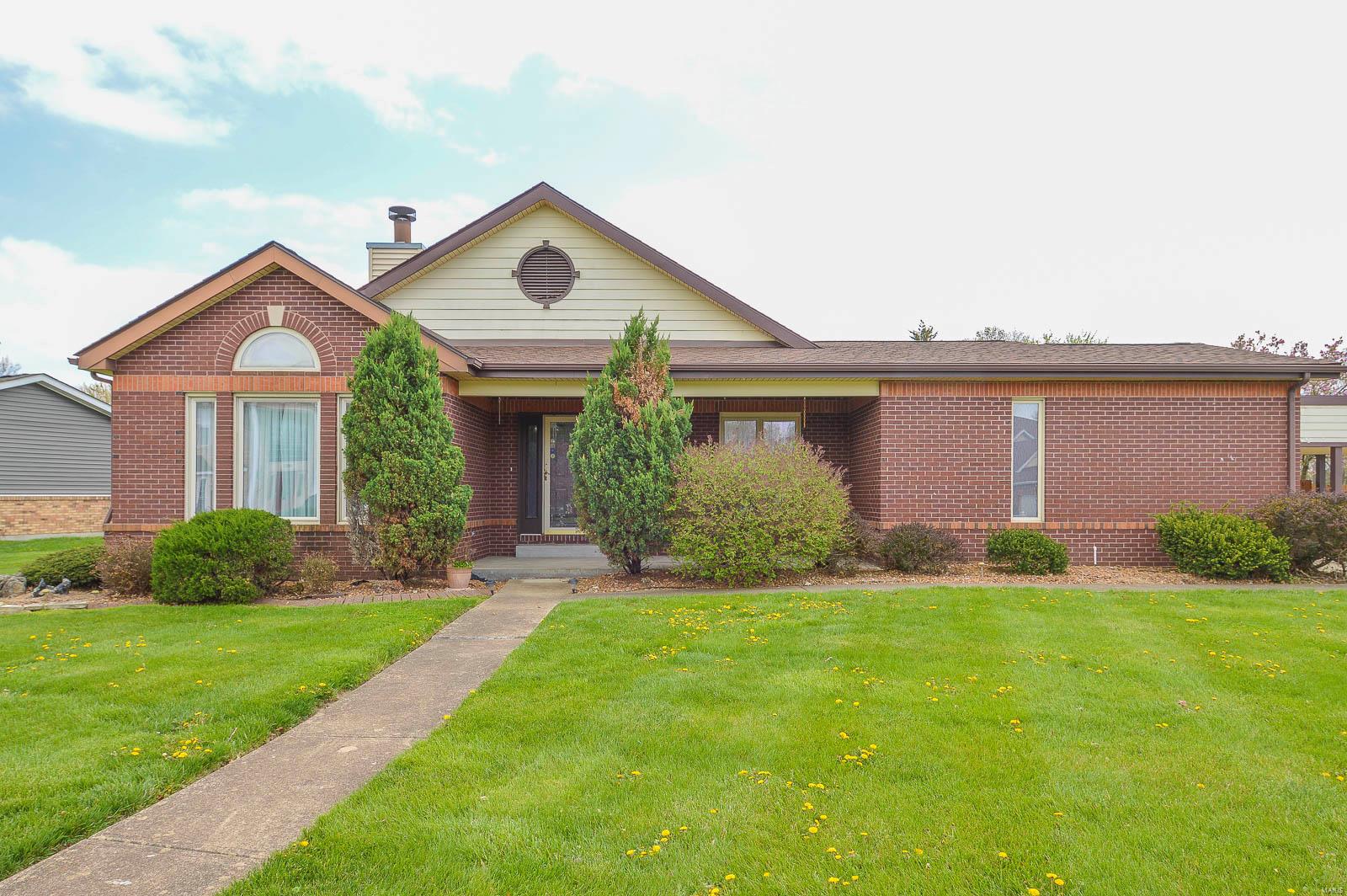 3 Bedroom, 2,515 sq. feet 2616 Donald Court Granite City, IL