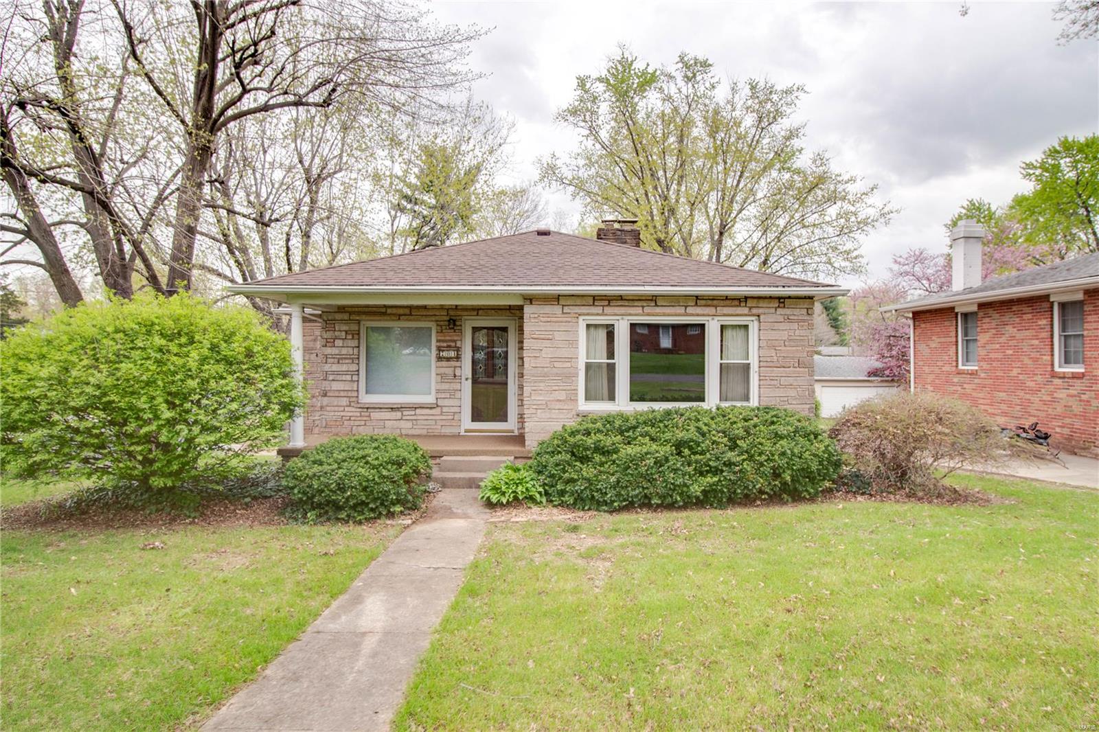 3 Bedroom, 1,872 sq. feet 704 Birch Street East Alton, IL