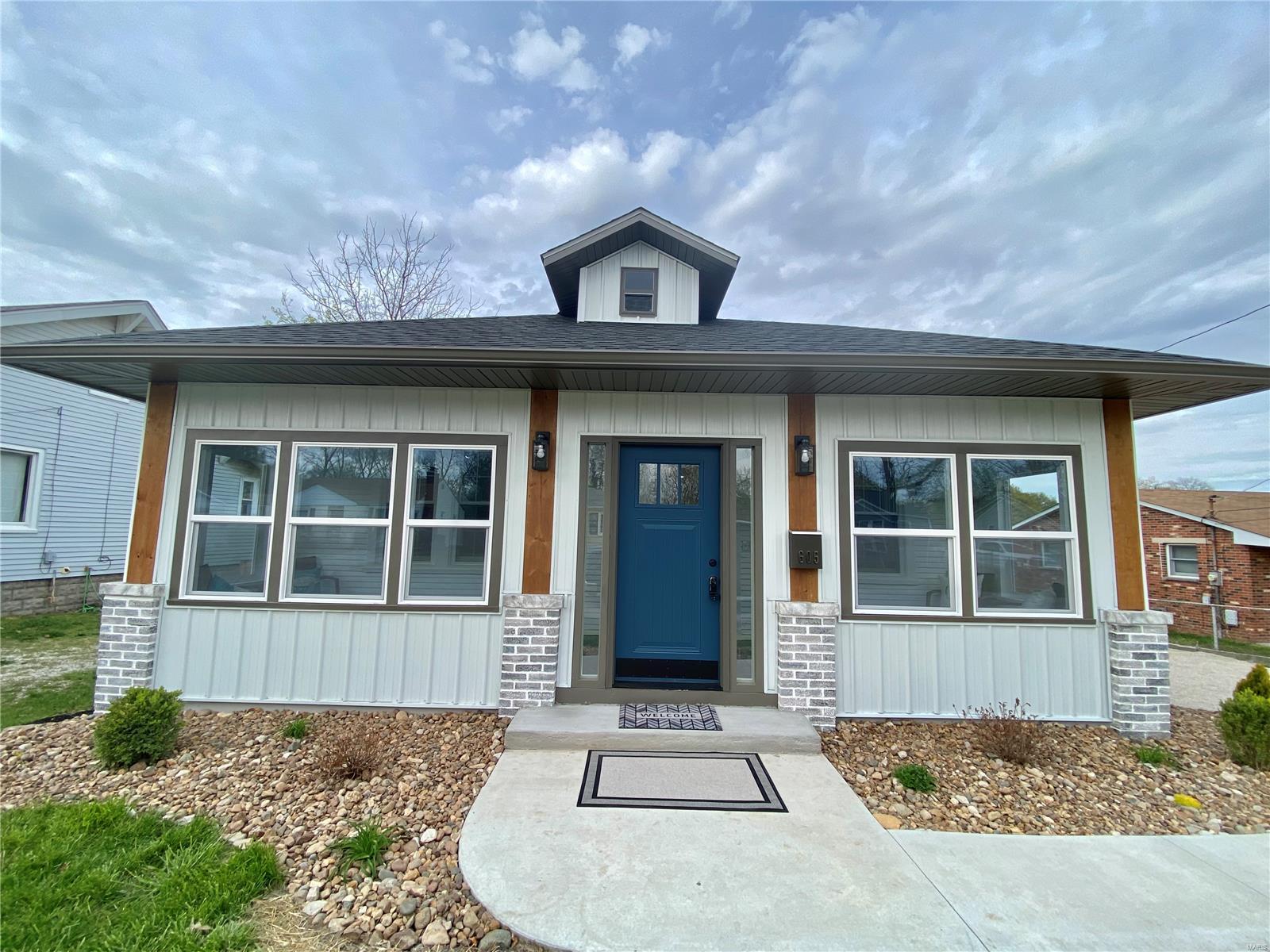 2 Bedroom, 1,329 sq. feet 605 Milton Road Alton, IL