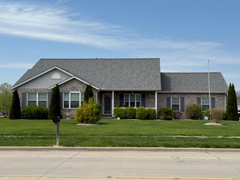 3 Bedroom, 2,902 sq. feet 12720 Iberg Road Highland, IL