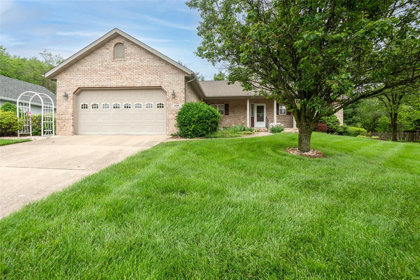 3 Bedroom, 1,692 sq. feet 106 Crestmoor Street Collinsville, IL