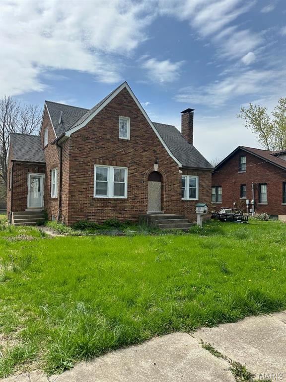 3 Bedroom, 1,492 sq. feet 713 Rapp Avenue Columbia, IL