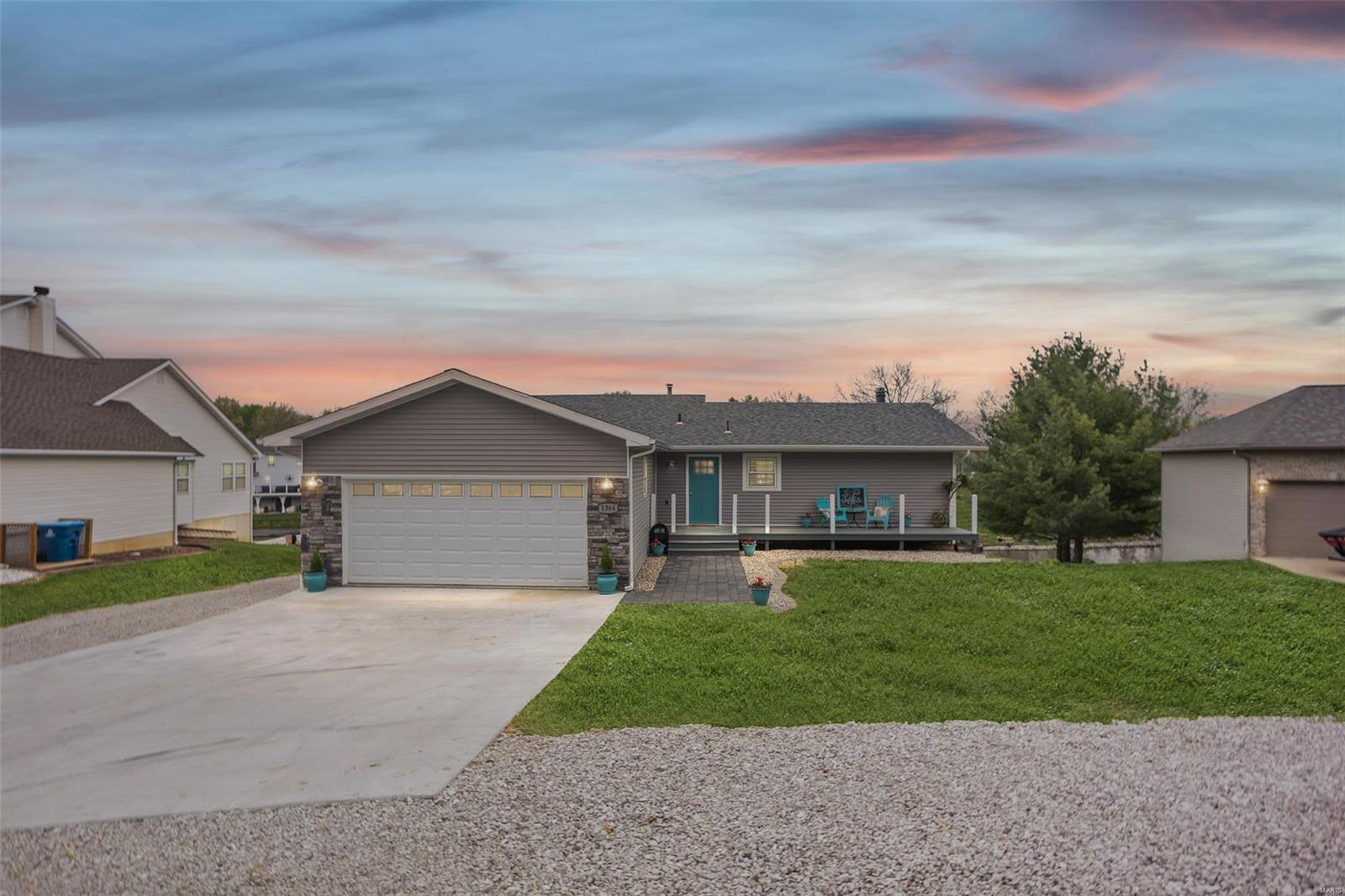 4 Bedroom, 2,950 sq. feet 1366 Biscay Drive Edwardsville, IL
