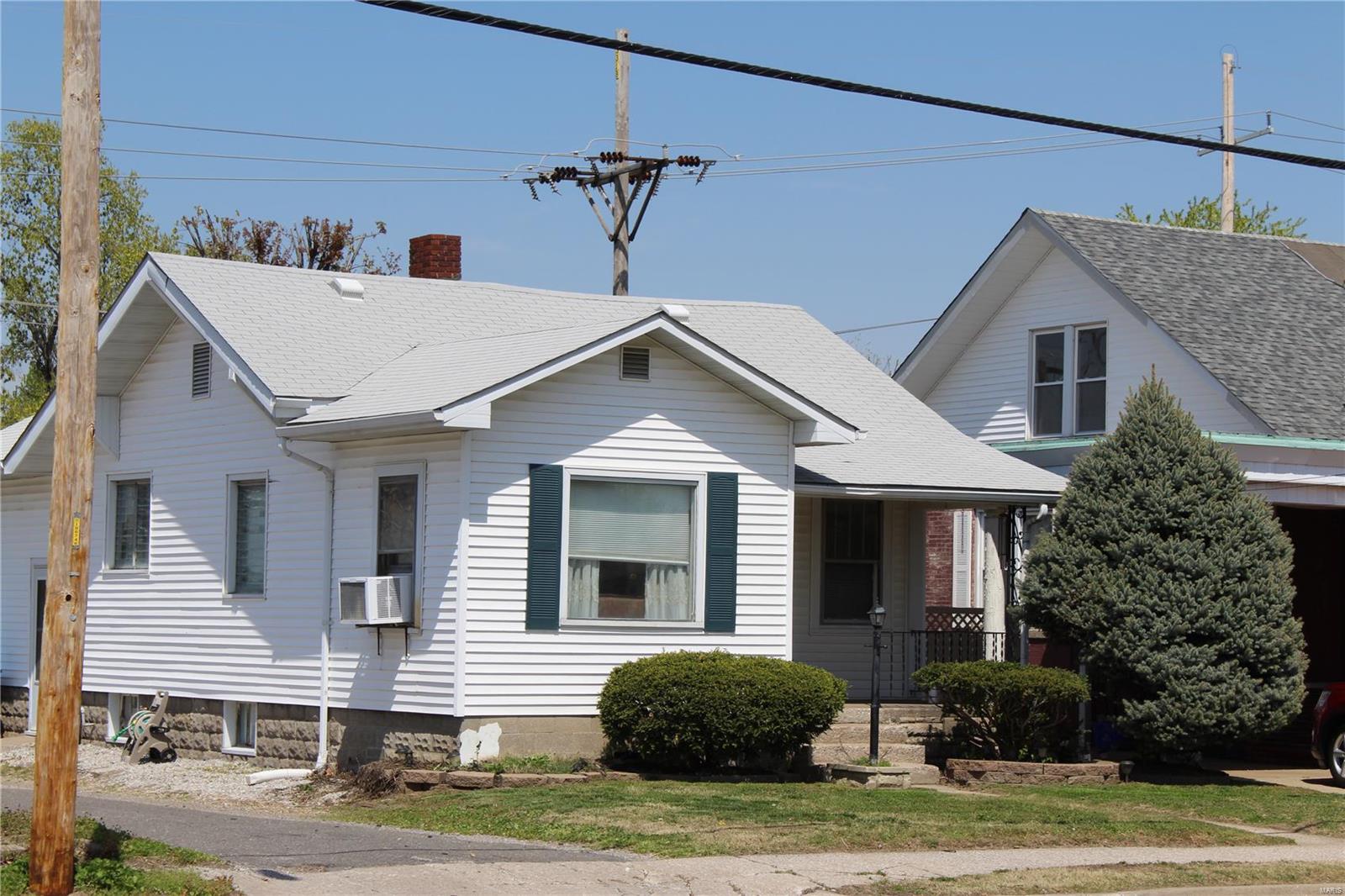 3 Bedroom, 984 sq. feet 623 Lorena Avenue Wood River, IL
