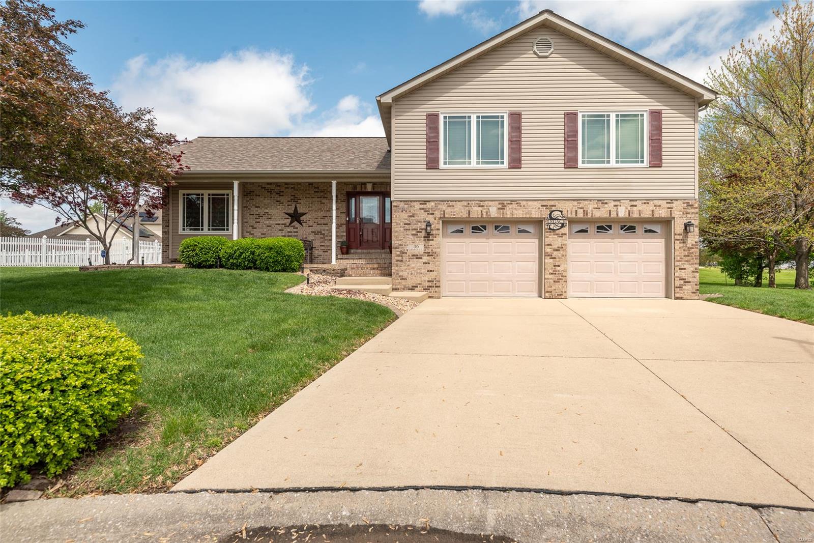3 Bedroom, 2,267 sq. feet 36 Legacy Drive Granite City, IL