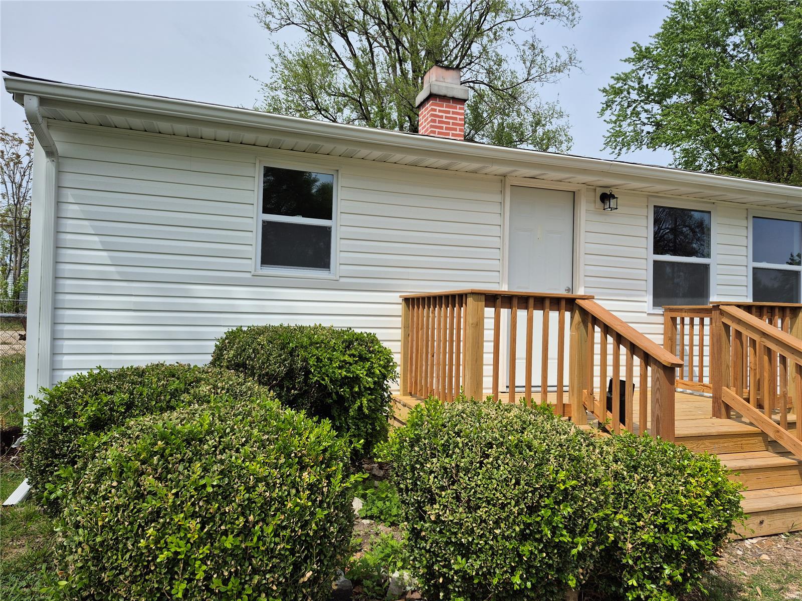 3 Bedroom, 912 sq. feet 2205 Miracle Avenue Granite City, IL