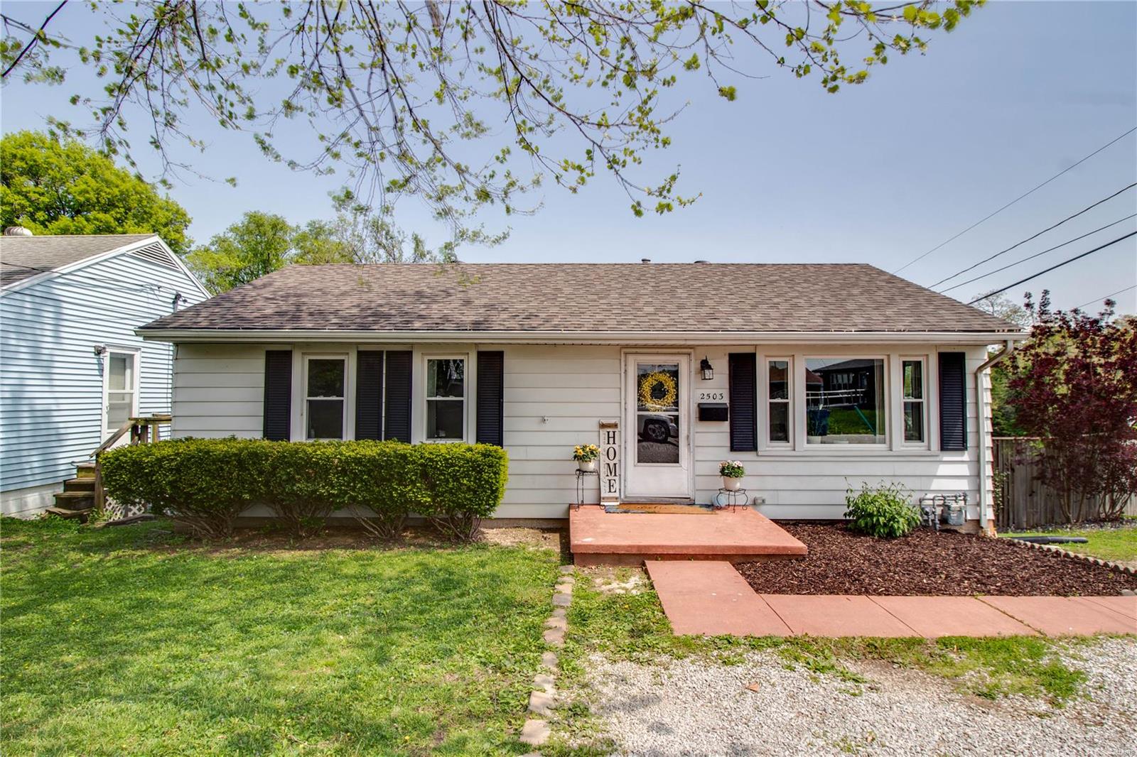 3 Bedroom, 912 sq. feet 2503 Alfaretta Avenue Alton, IL