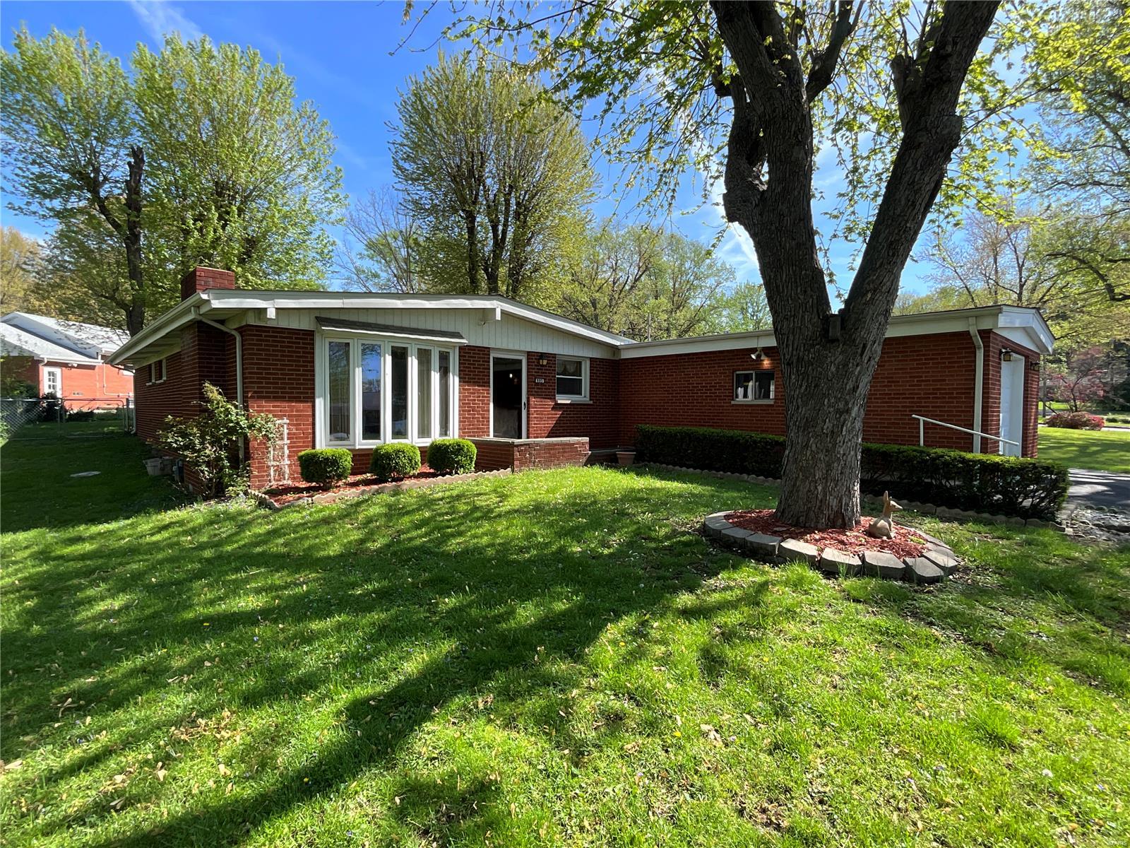 3 Bedroom, 1,593 sq. feet 805 Willoway Avenue East Alton, IL