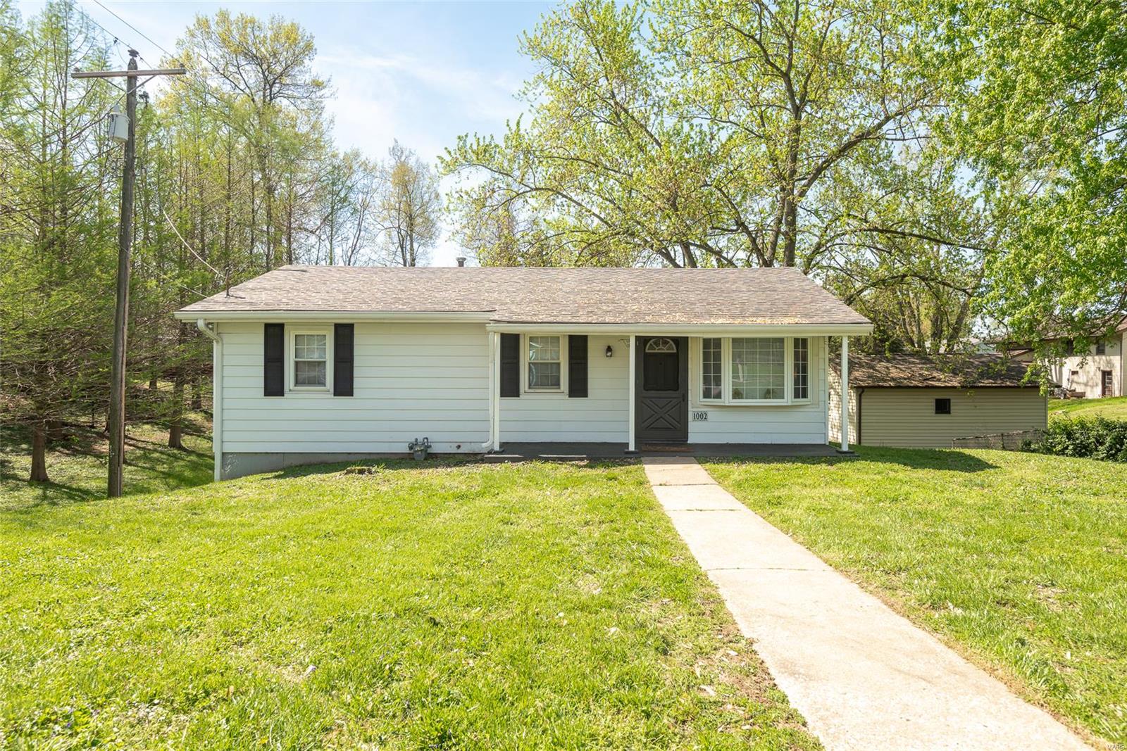 3 Bedroom, 1,338 sq. feet 1002 California Avenue Collinsville, IL