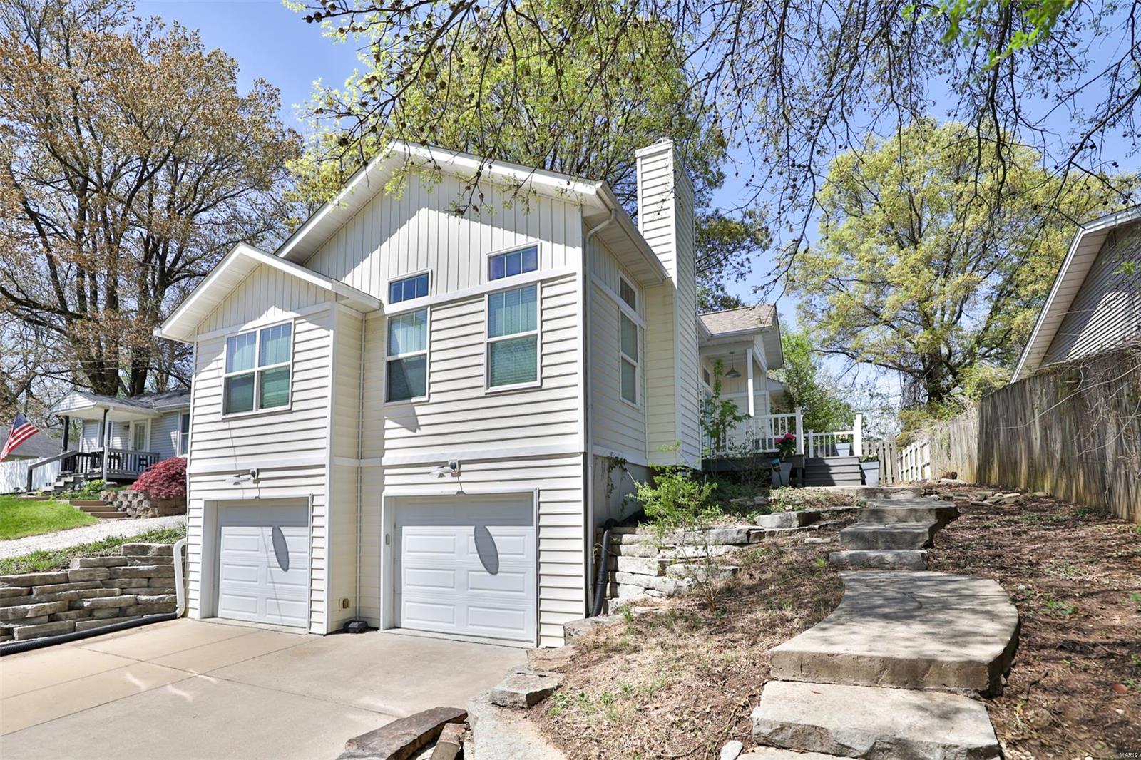 3 Bedroom, 1,914 sq. feet 723 Stolze Road Edwardsville, IL