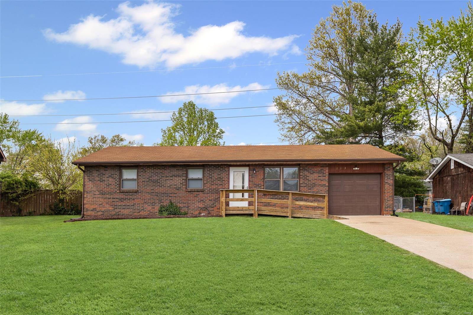 3 Bedroom, 888 sq. feet 113 Stuart Street Bethalto, IL