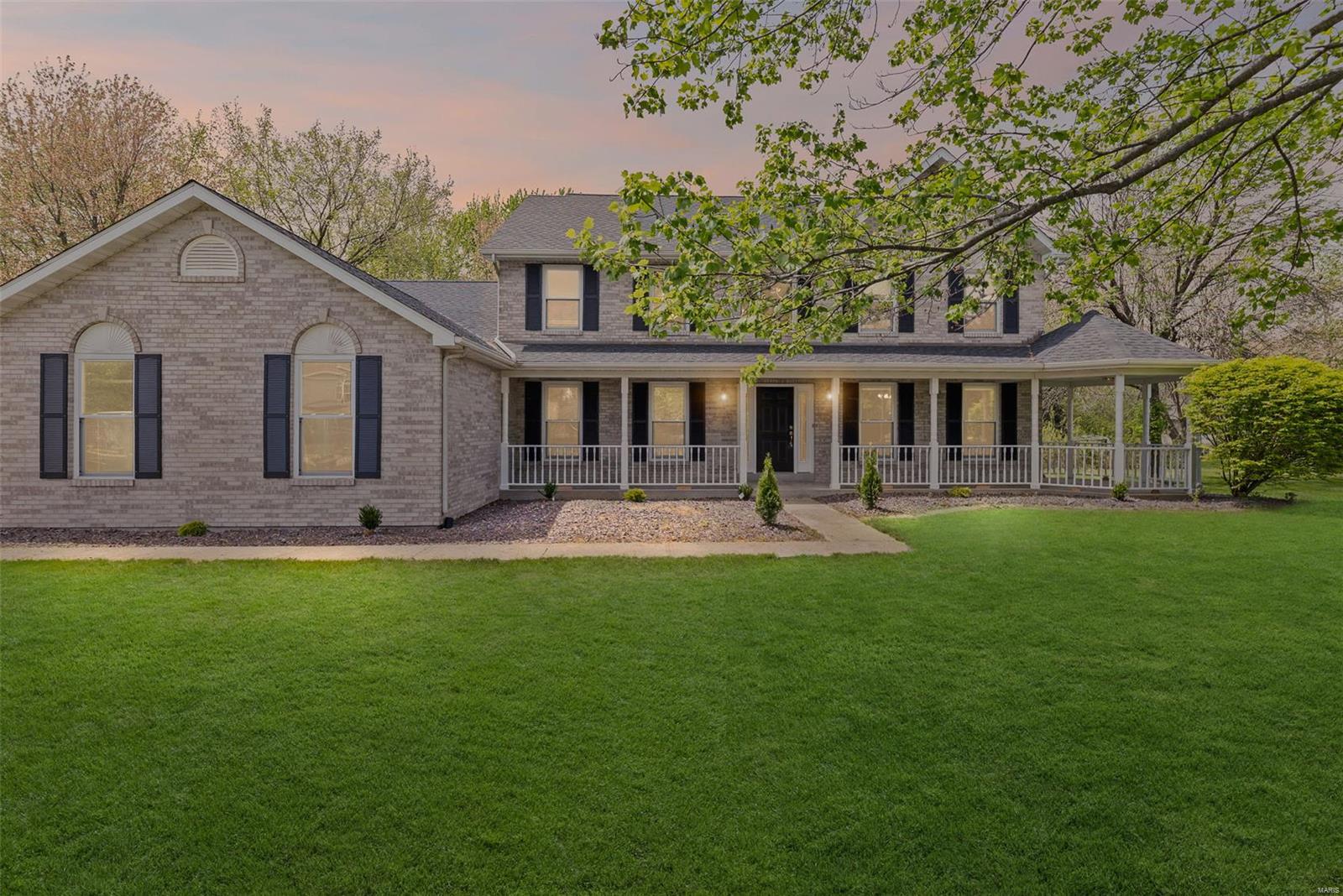 4 Bedroom, 4,100 sq. feet 121 Lindenwood Drive Collinsville, IL