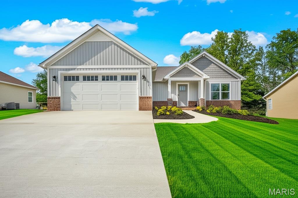 4 Bedroom, 2,279 sq. feet 403 Briarcliff Drive Waterloo, IL