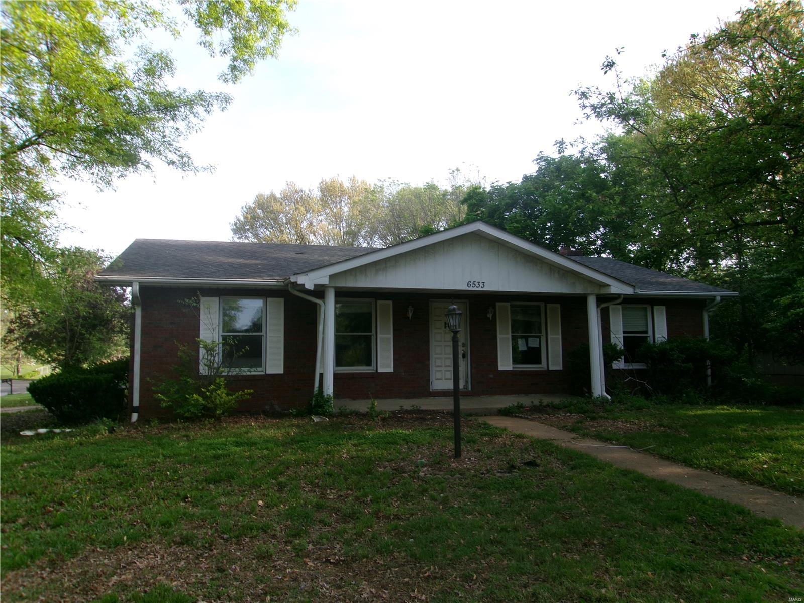 3 Bedroom, 2,447 sq. feet 6533 Madena Drive Glen Carbon, IL
