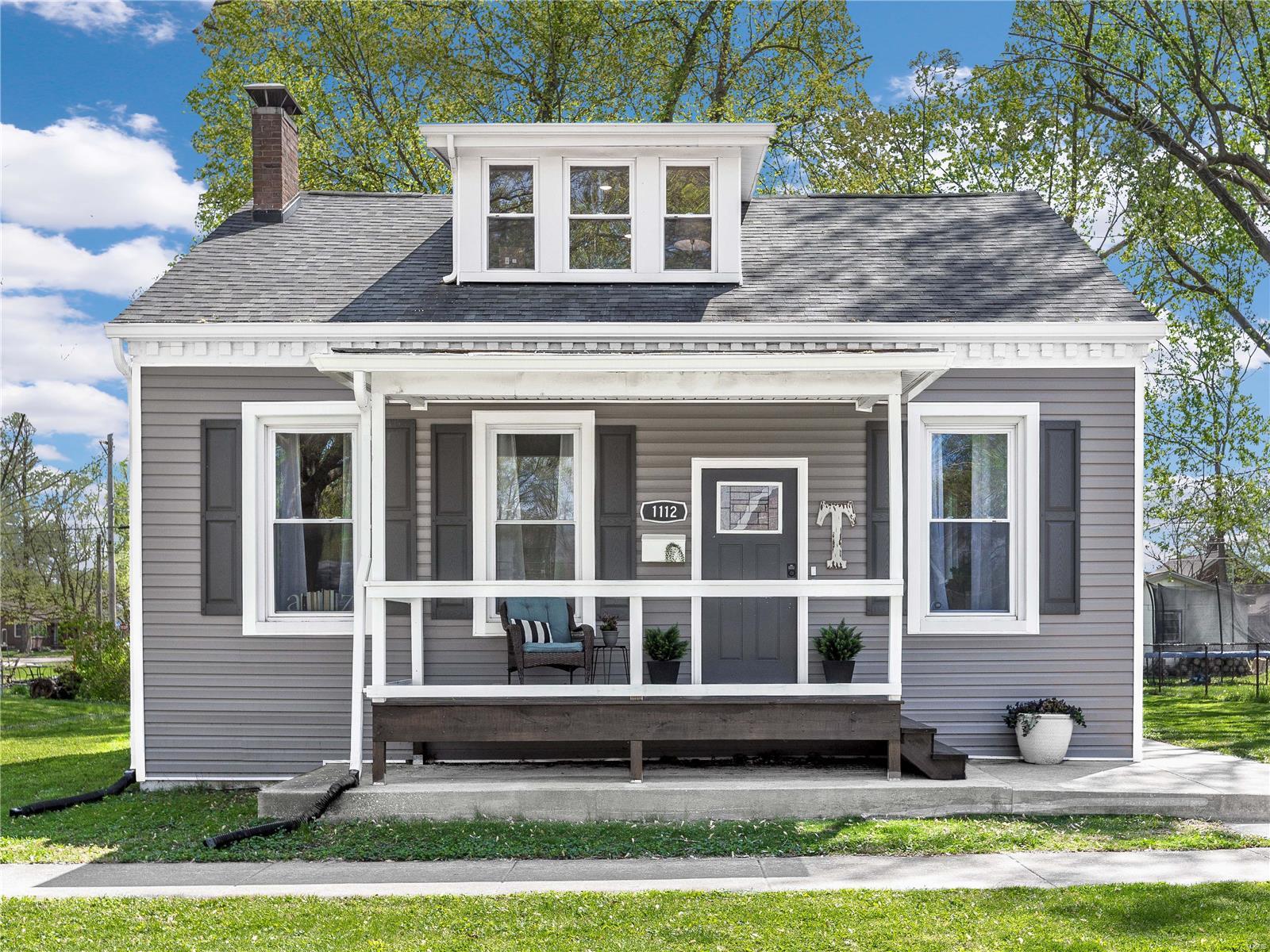 3 Bedroom, 1,950 sq. feet 1112 9th Street Highland, IL