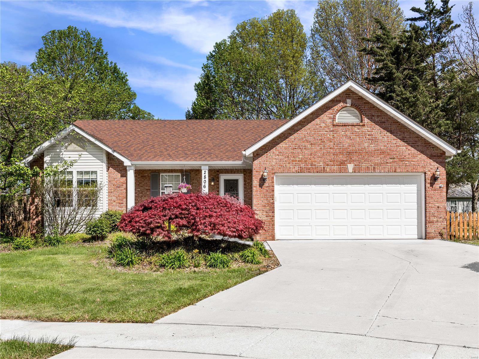 3 Bedroom, 2,544 sq. feet 2806 Hunters Crossing Drive Edwardsville, IL