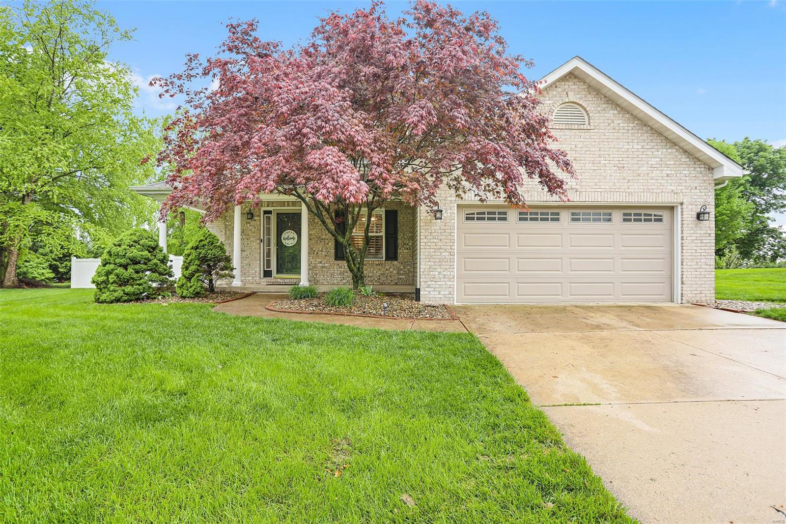 4 Bedroom, 2,660 sq. feet 168 Crystal Gate Lane Glen Carbon, IL