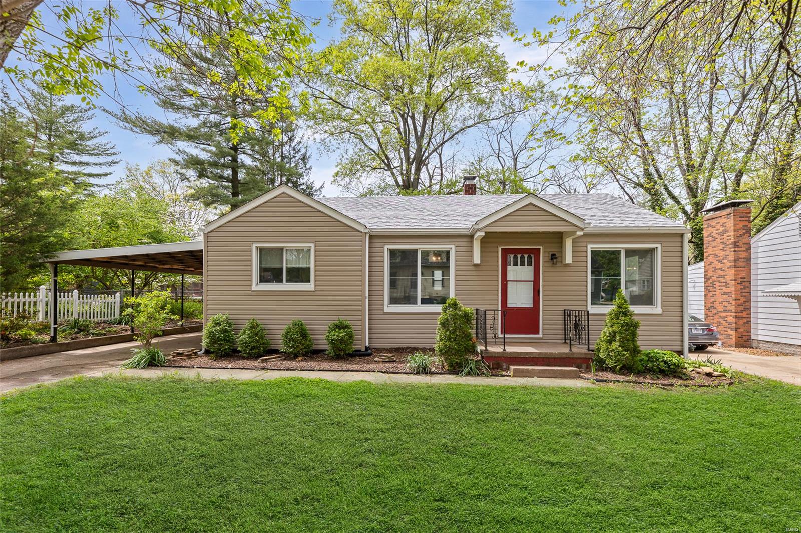 2 Bedroom, 1,124 sq. feet 458 Cass Avenue Edwardsville, IL