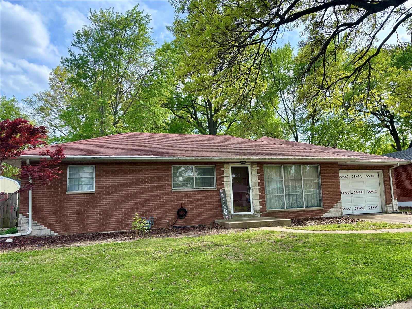 3 Bedroom, 1,374 sq. feet 26 Devon Hill Lane Granite City, IL