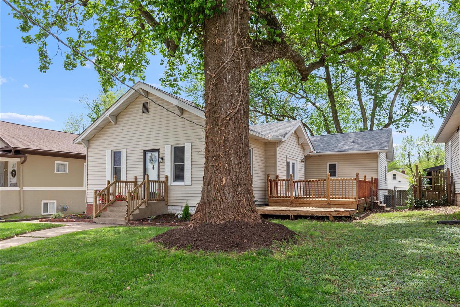 4 Bedroom, 1,506 sq. feet 2743 Hillcrest Avenue Alton, IL