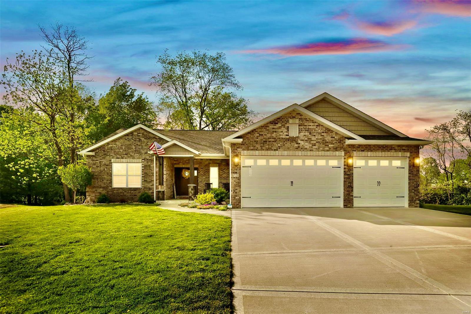 4 Bedroom, 2,610 sq. feet 721 Birch Lane Maryville, IL