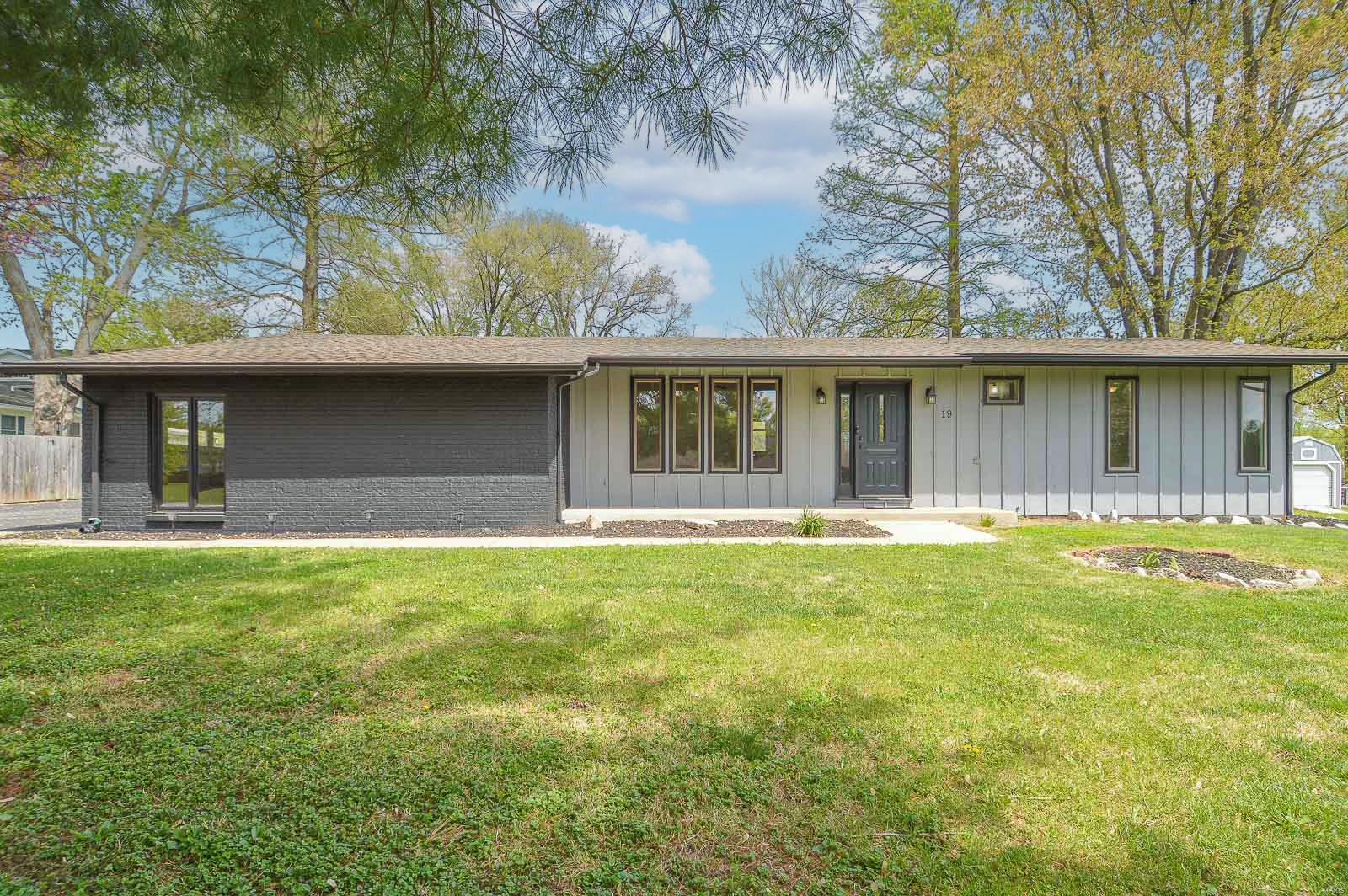 3 Bedroom, 1,344 sq. feet 19 Ruth Ann Drive Godfrey, IL