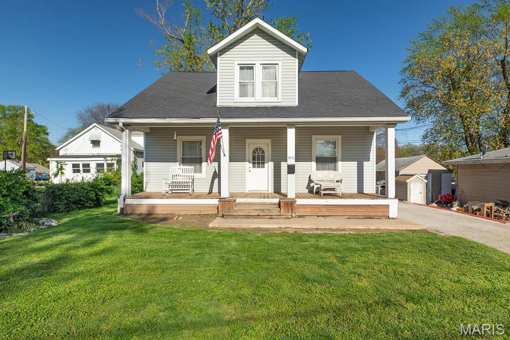 4 Bedroom, 1,535 sq. feet 2418 Willow Street Alton, IL