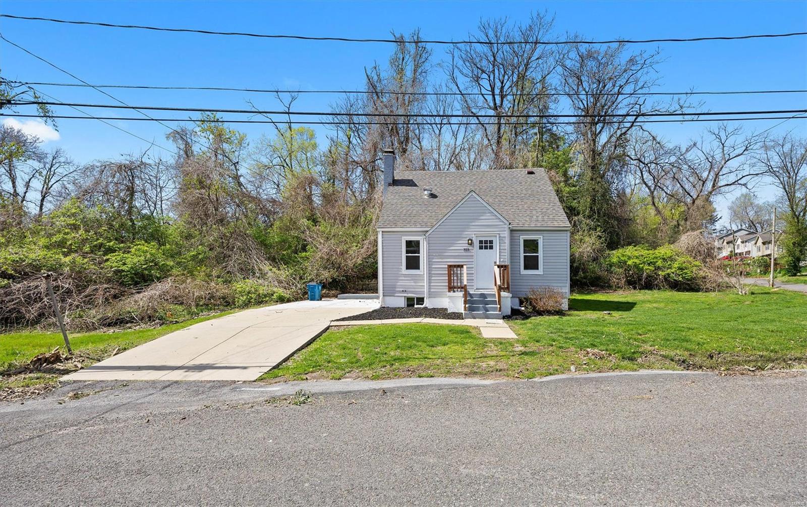 2 Bedroom, 975 sq. feet 315 Meister Street Collinsville, IL