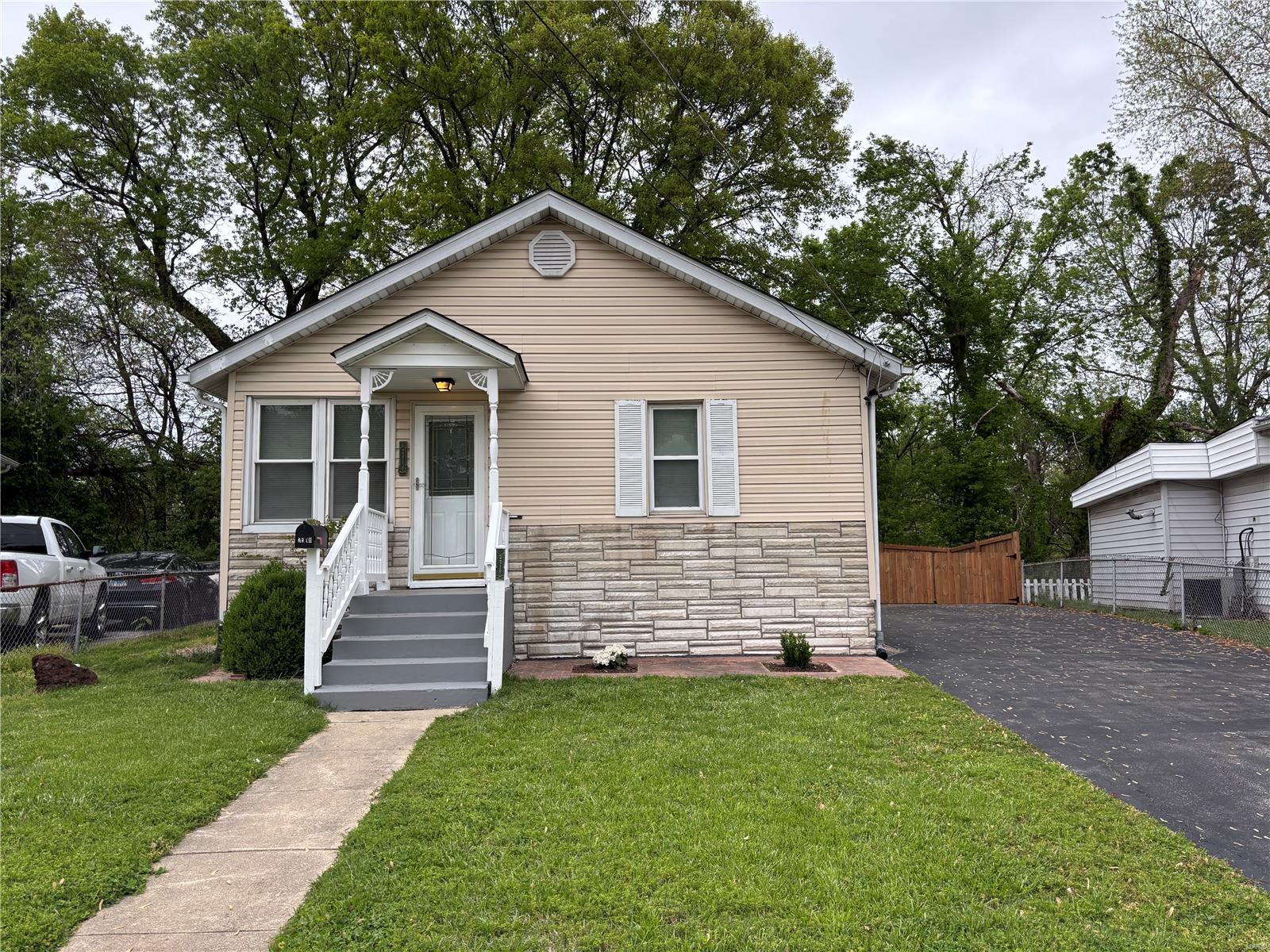 2 Bedroom,  2918 Hillcrest Avenue Alton, IL