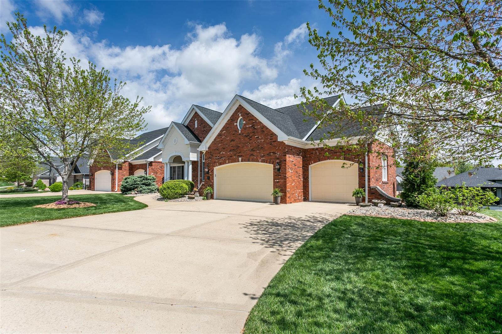 3 Bedroom, 3,689 sq. feet 100 Waterfall Court Glen Carbon, IL