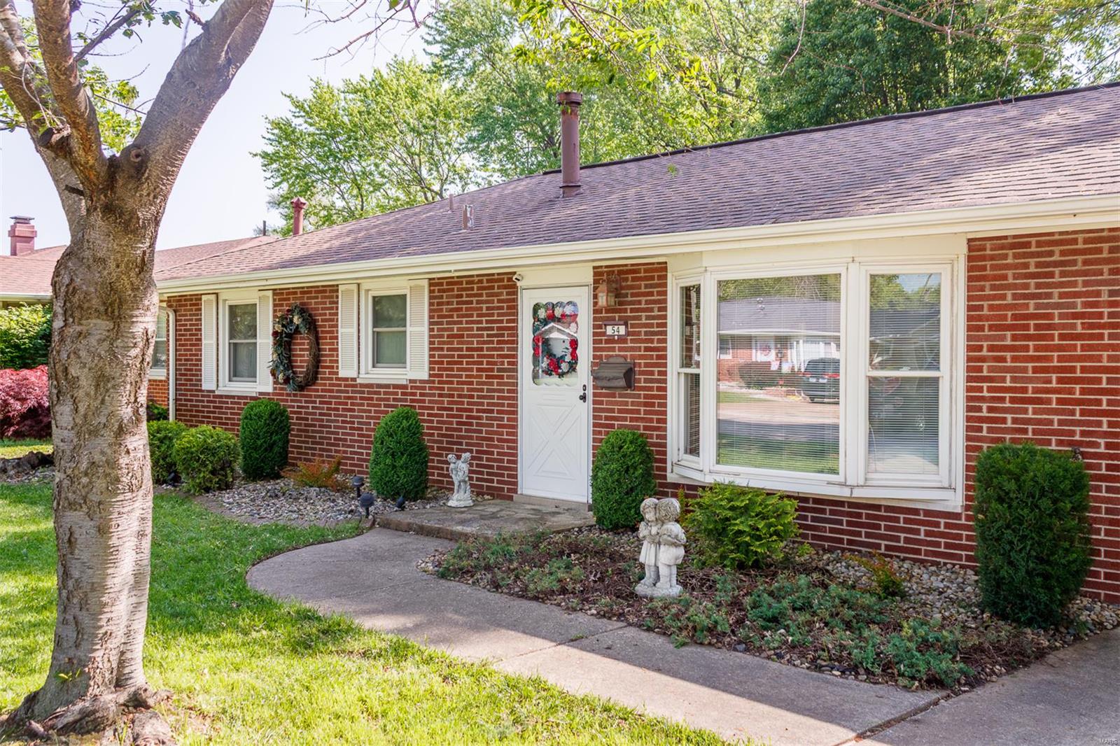 2 Bedroom, 1,640 sq. feet 54 Riviera Drive Granite City, IL