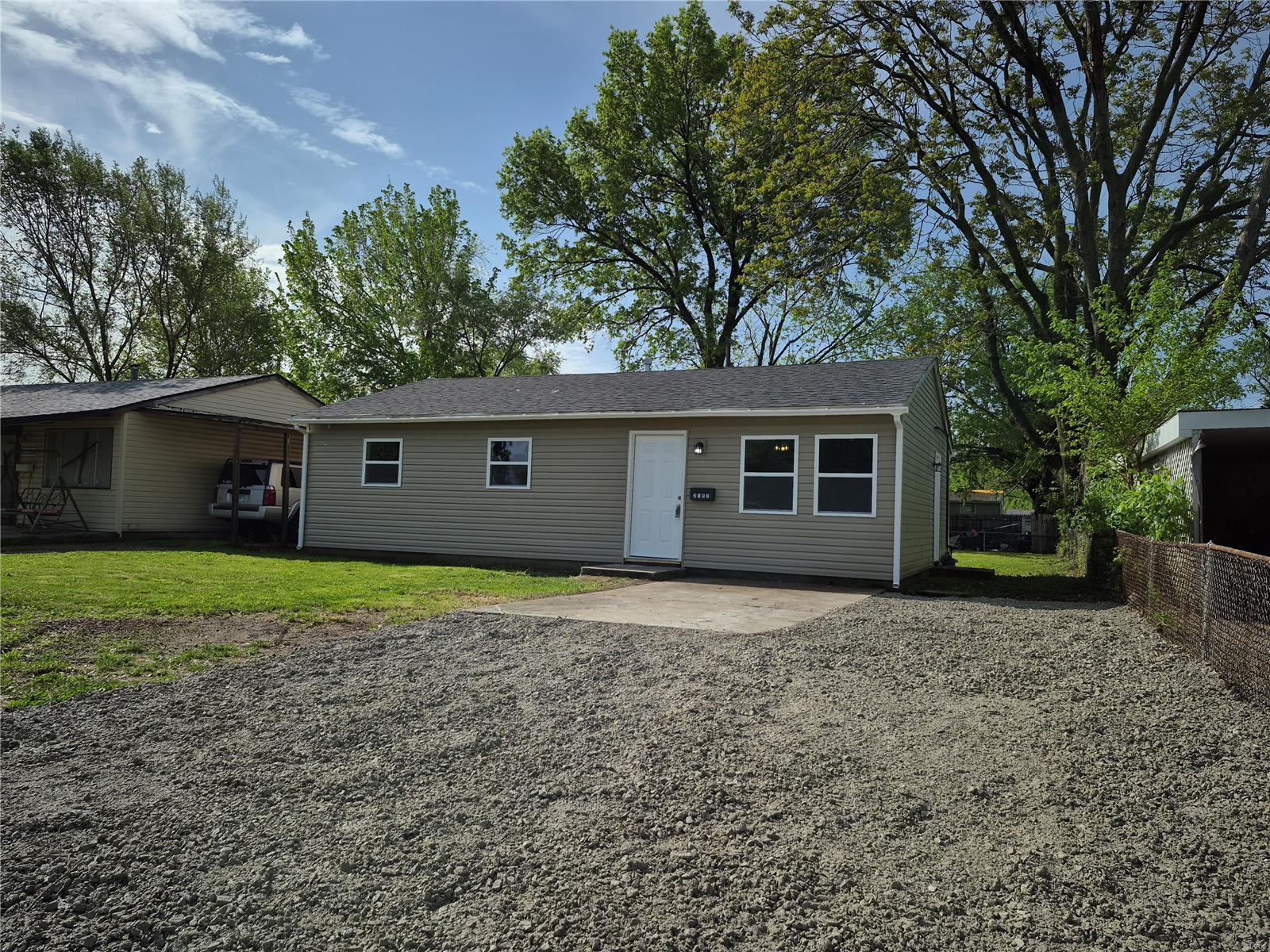 3 Bedroom, 888 sq. feet 2152 Bern Avenue Granite City, IL