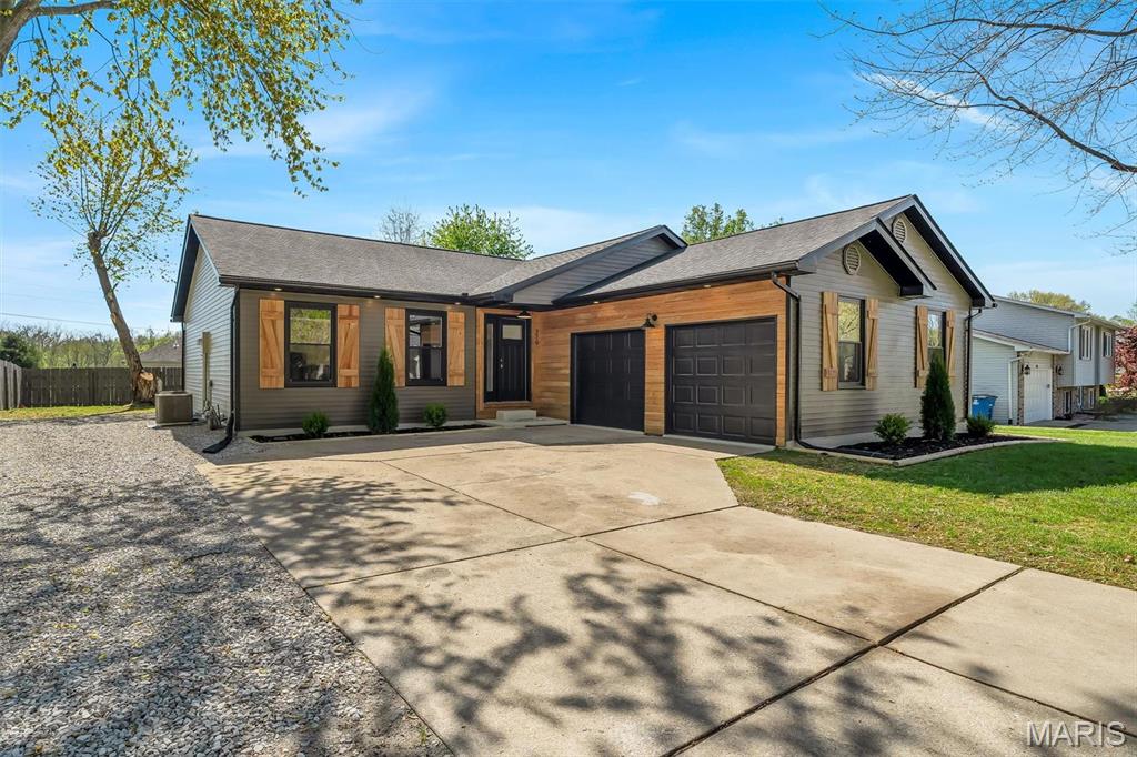 3 Bedroom, 2,680 sq. feet 219 Woodland Drive Edwardsville, IL