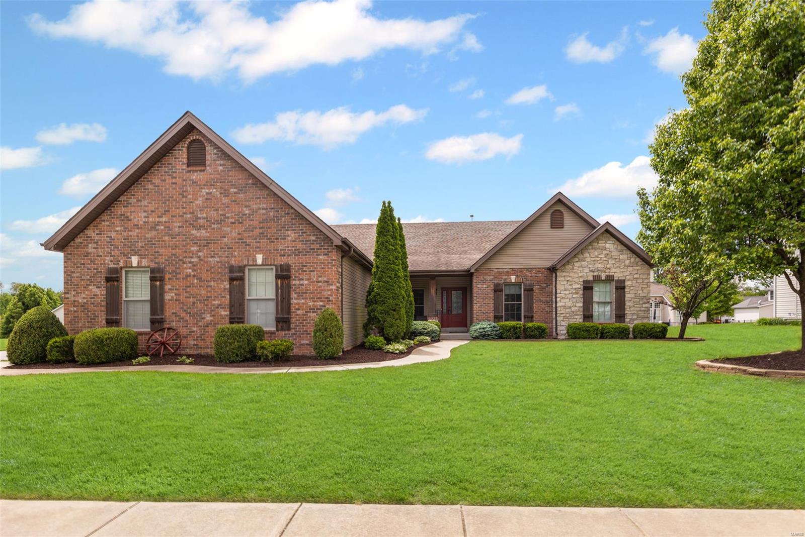 5 Bedroom, 4,590 sq. feet 187 Forest Oaks Drive Caseyville, IL