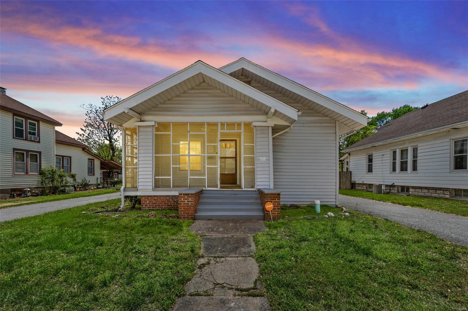 3 Bedroom, 1,282 sq. feet 246 Penning Avenue Wood River, IL