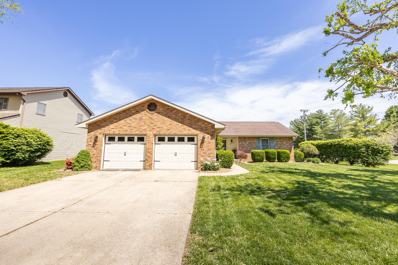 3 Bedroom, 1,595 sq. feet 706 Dere Bere Drive Mascoutah, IL