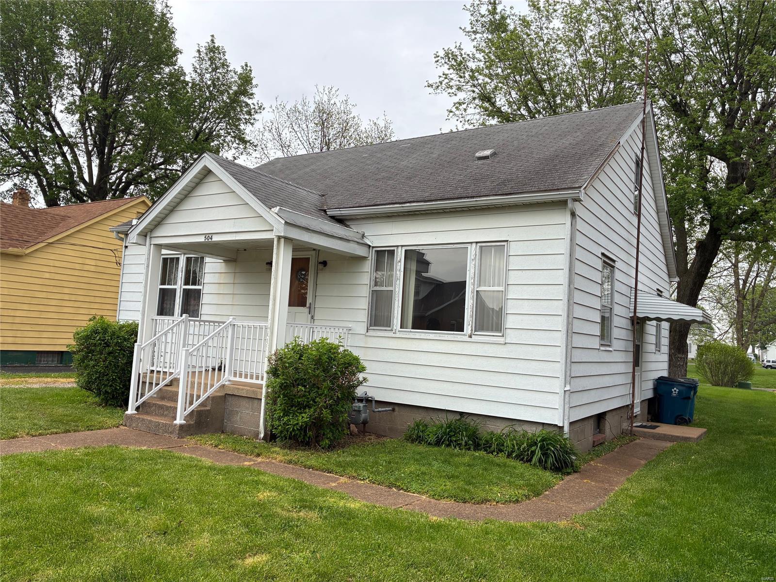 3 Bedroom, 1,104 sq. feet 504 Douglas Street St Jacob, IL
