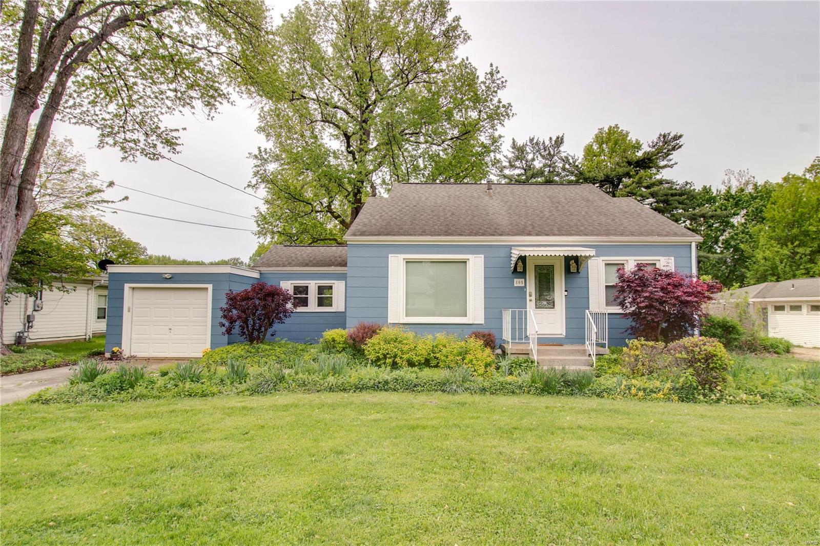 3 Bedroom, 1,573 sq. feet 805 Taylor Avenue Godfrey, IL